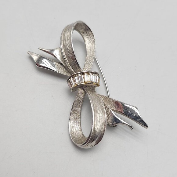 Vintage Pell Silver Bow Brooch With Baguette Crystal Accent - Picture 2 of 5